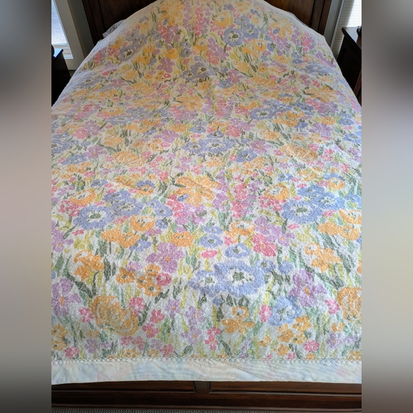 Vintage Other - VTG Floral Blanket Satin Trim